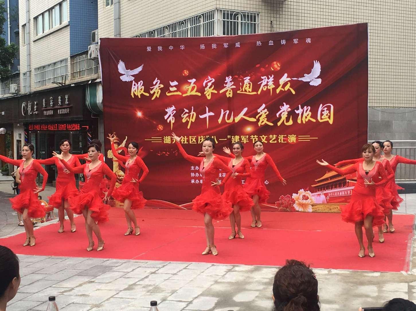 春运首日北京铁警组织开展“铁警相伴 平安相随”安全出行宣传活动