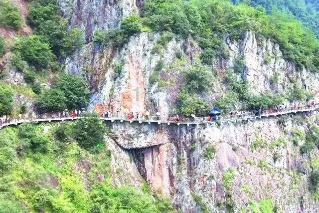 鞋尖越位!奥格斯堡破门,但越位在先被吹无效